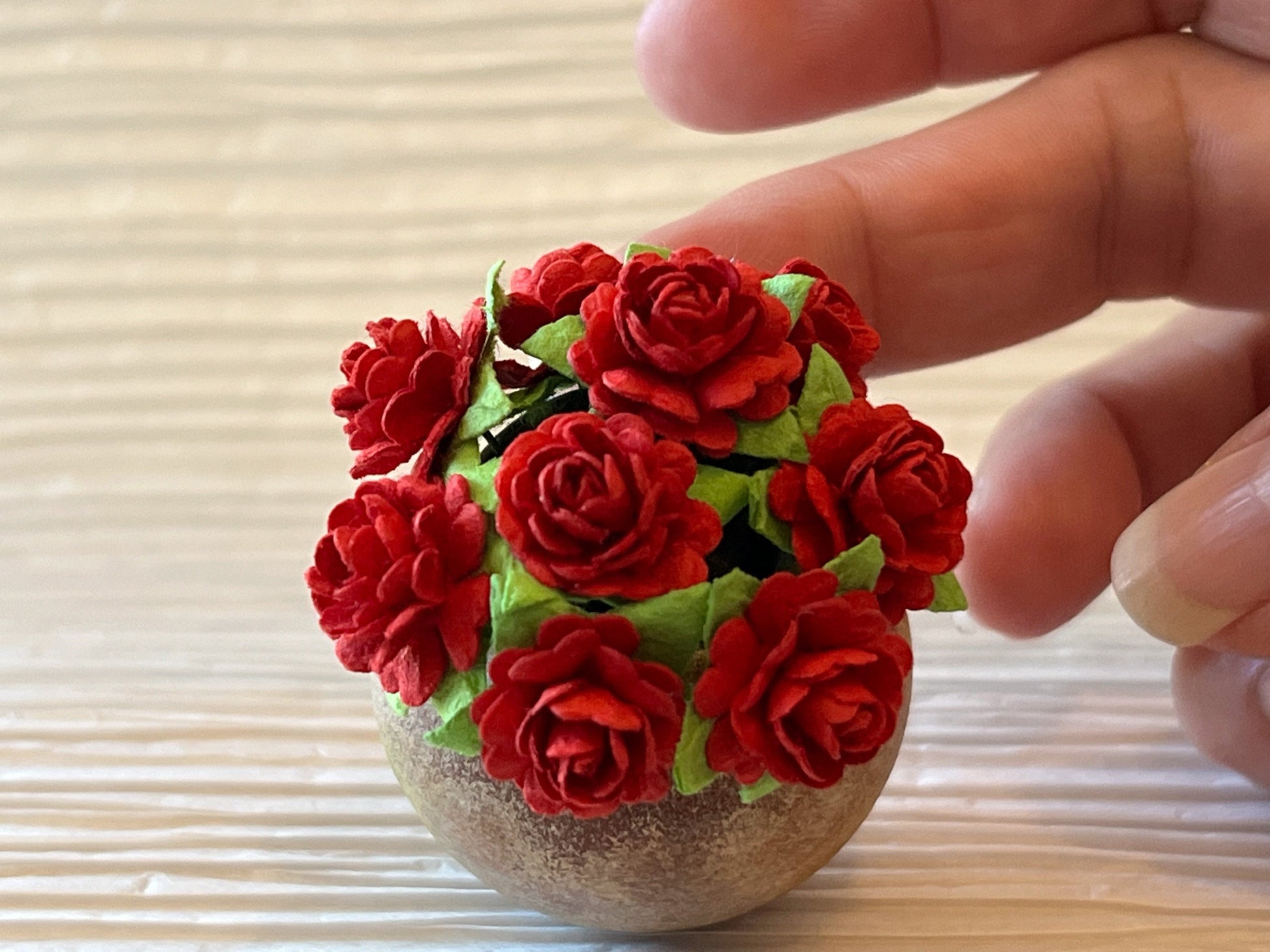 Miniature Terracotta Vase 1:6 Scale – White-Distressed with Red Roses for Dollhouse __etsy:5758888778