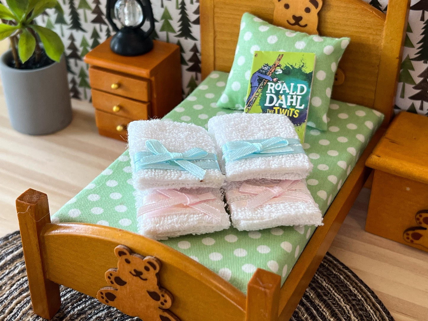 Miniature Towels 1:12 Scale - 2PC Pink or Blue Mini Towel for Dollhouse Bathroom __etsy:8095293905