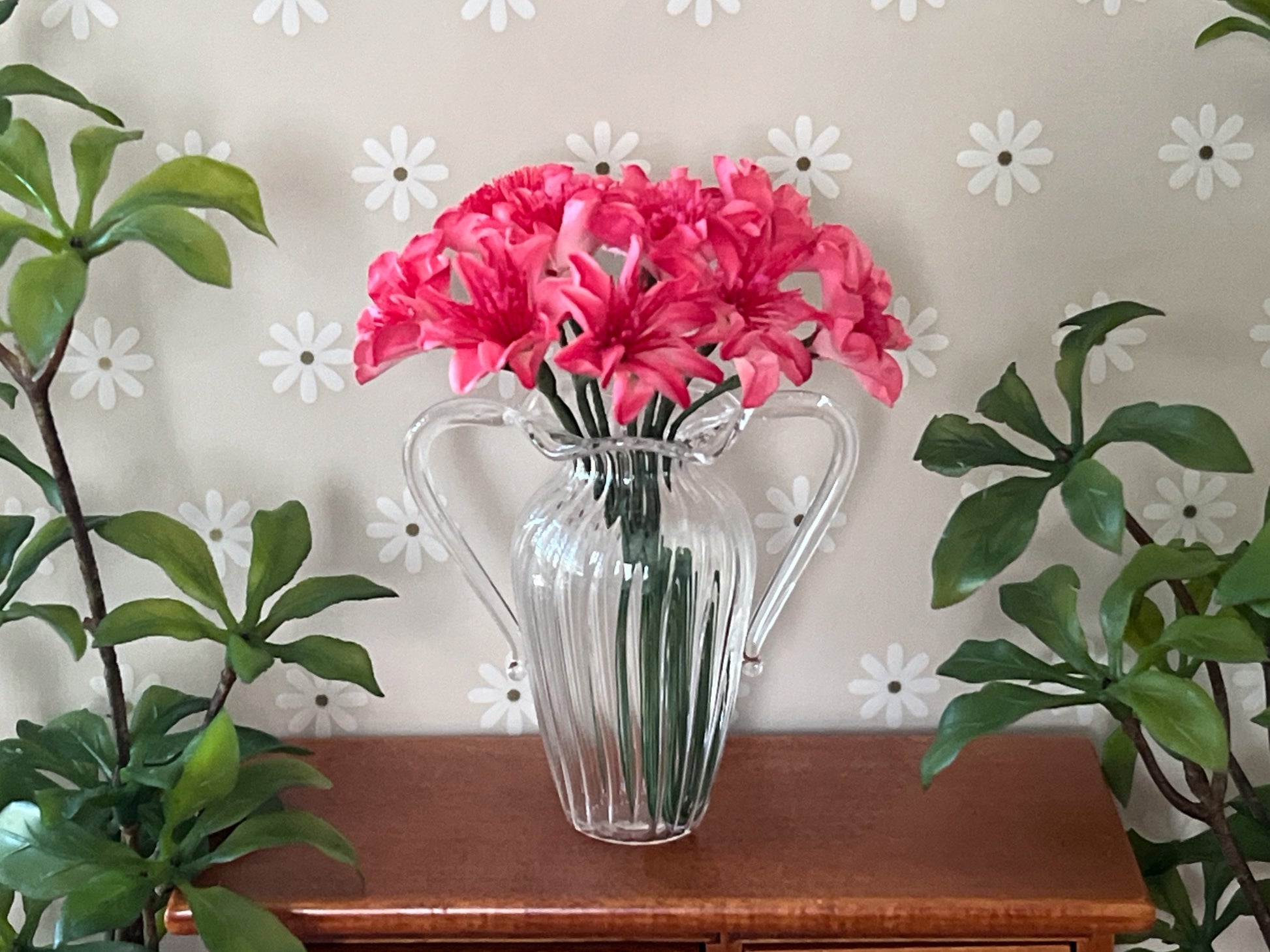 This dollhouse 1:6 transparent thin glass flower vase is amazingly realistic. The craftmanship and details are to perfection. The vase is wide enough at the bottom to make it sturdy with or without flowers. Order with or without the flowers. __etsy:6339434303