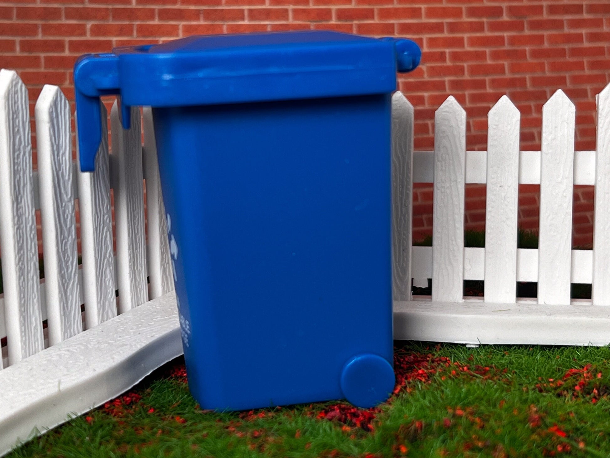 Miniature Trash Cans 1:12 Scale-Dollhouse Bins with Lids and Wheels-Blue or Green __etsy:5417463255