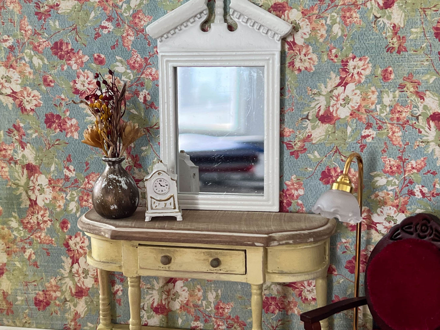 1/12th scale White Clock with 'Gold' Edging, this adorable white clock made of clay has a golden trim all around, it has a retro look that will enhance the beauty of any room in your dollhouse. It is realistic and well made. Non-working. __etsy:6019372590