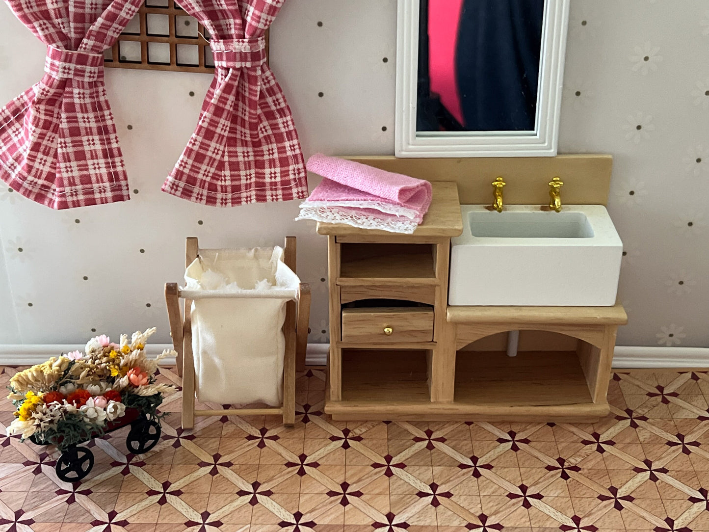 Miniature Wooden Folding Laundry Hamper 1:12 Scale – Dollhouse Bathroom or Laundry Decor __etsy:6263818149