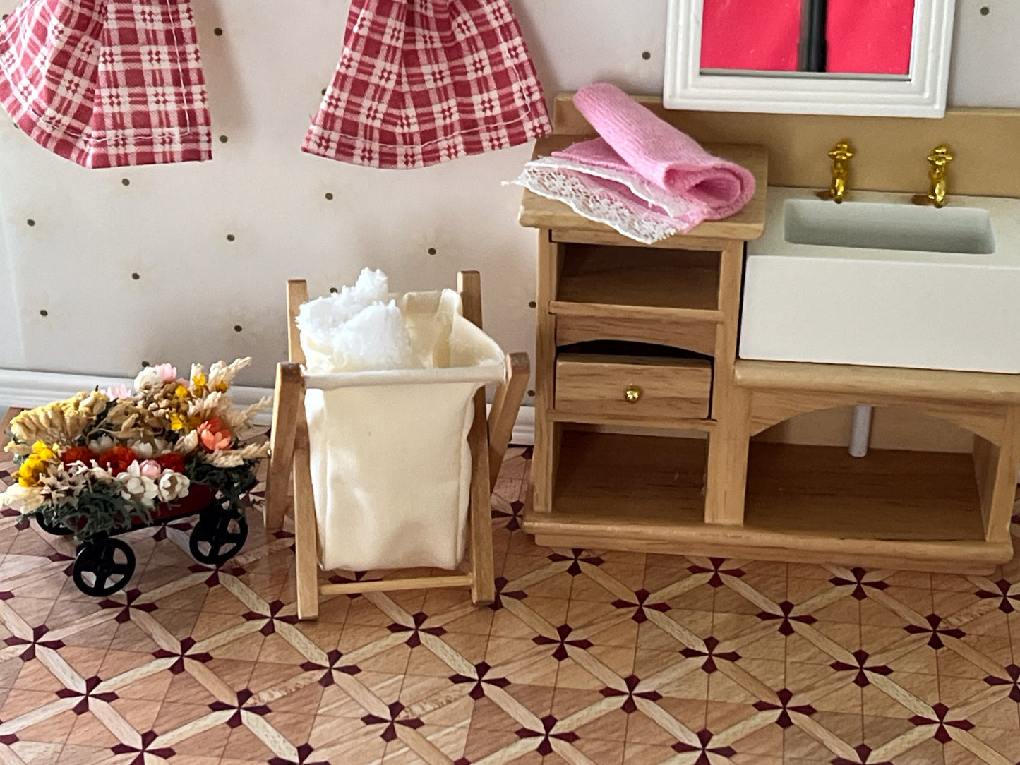 Miniature Wooden Folding Laundry Hamper 1:12 Scale – Dollhouse Bathroom or Laundry Decor __etsy:6263818029