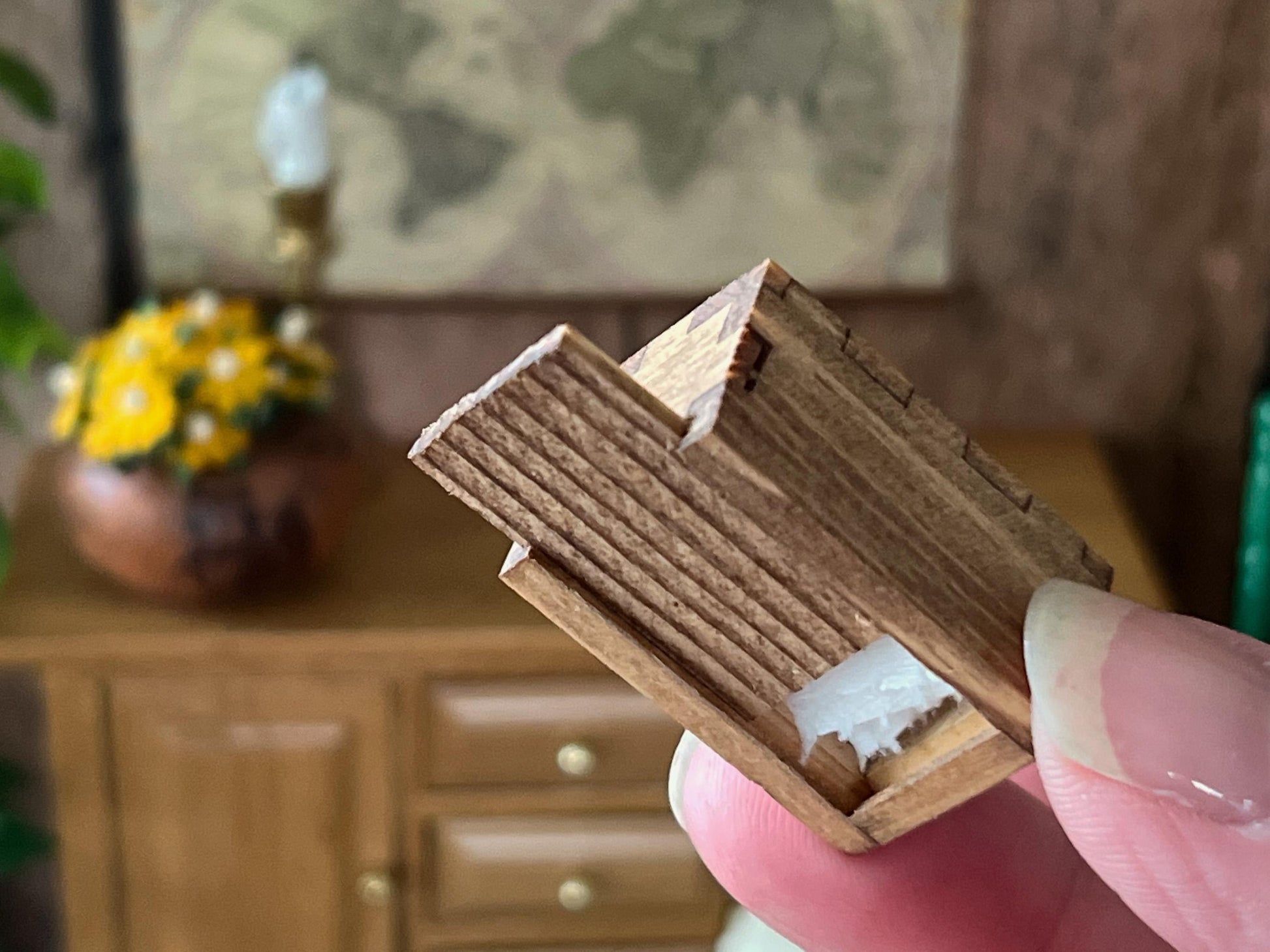 Miniature Wooden Tissue Box with Paper – 1:12 Scale Dollhouse Bathroom or Bedroom Accessory __etsy:6977314078
