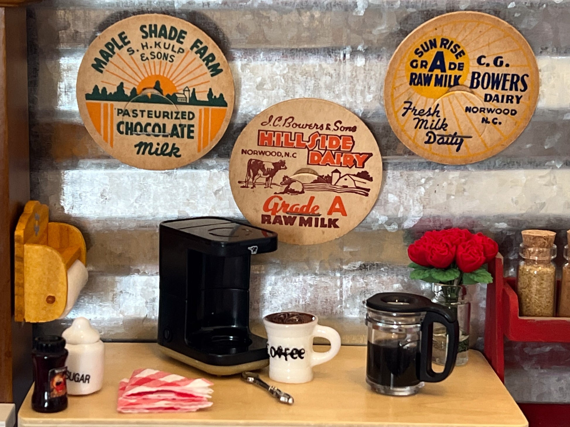 Miniature Coffee Maker 1:12 Scale – Dollhouse Black Zojirushi Replica with Coffee Filled Carafe __etsy:5792126182