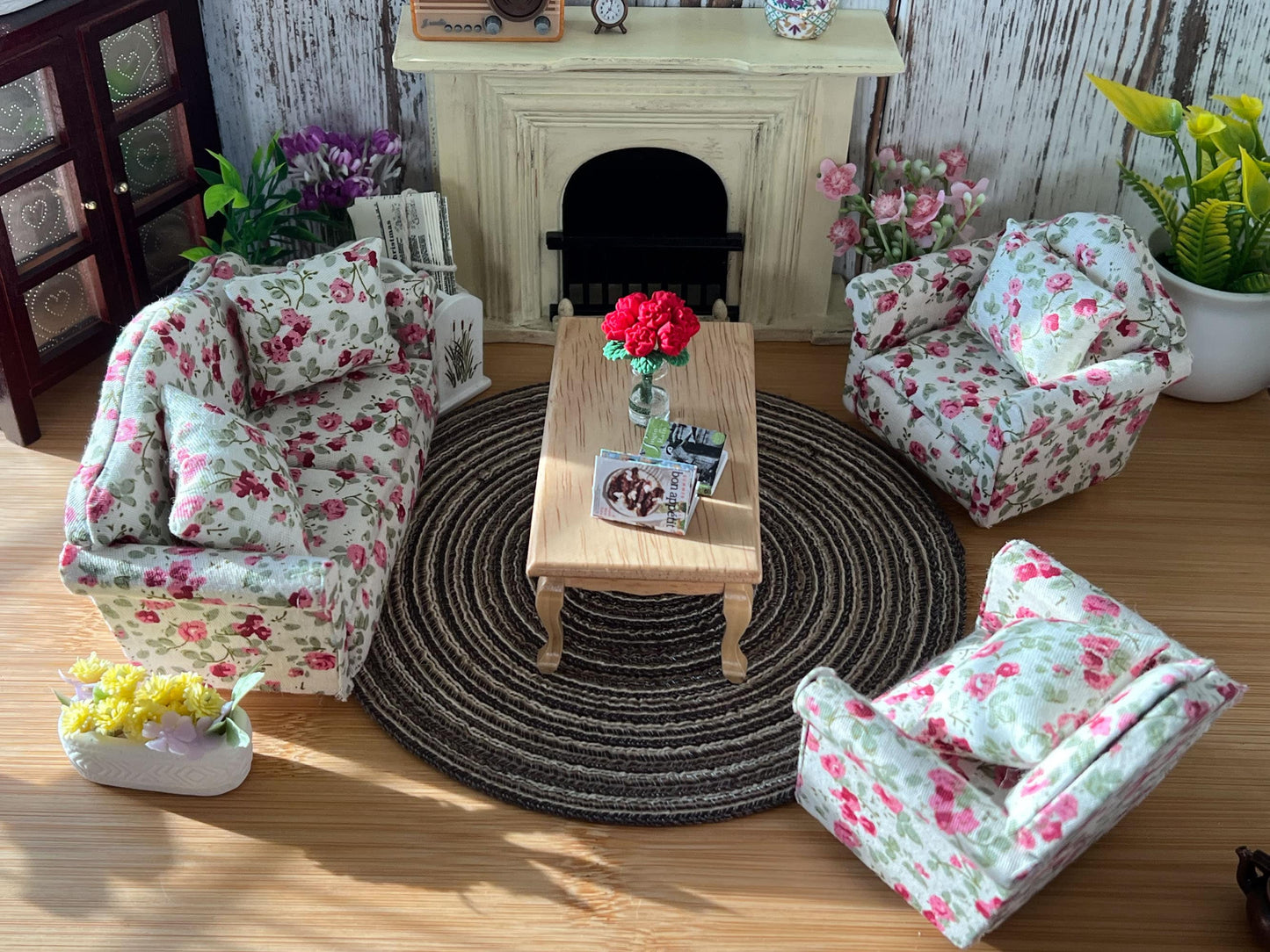 Miniature Living Room Set 1:12 Scale – Dollhouse Furniture Pink Flowers, Sofa, Chairs, Table __etsy:6020292035