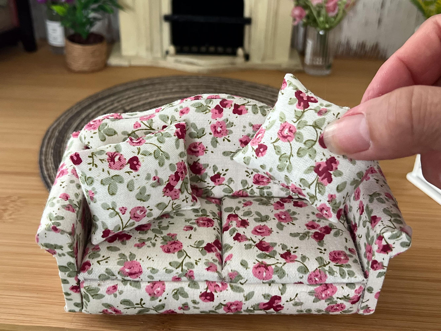 Miniature Living Room Set 1:12 Scale – Dollhouse Furniture Pink Flowers, Sofa, Chairs, Table __etsy:6020292059