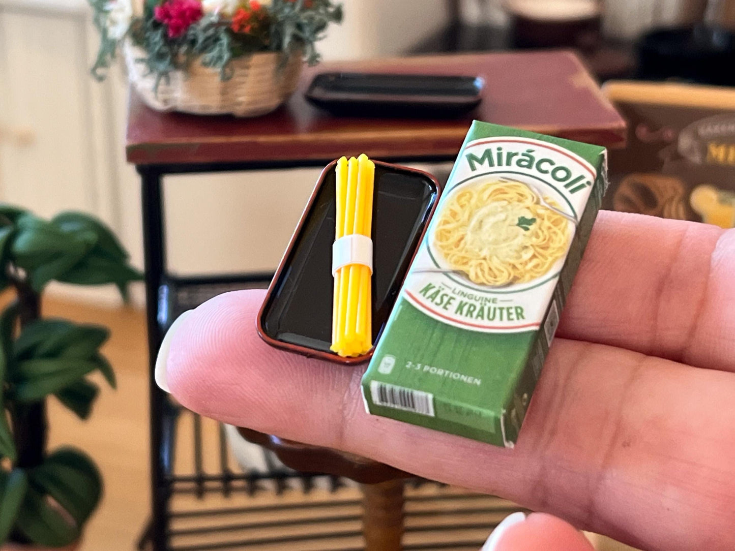 Miniature Pasta Box with Spaghetti and Dish – 1:12 Scale – Dollhouse Kitchen Decor __etsy:6459706948