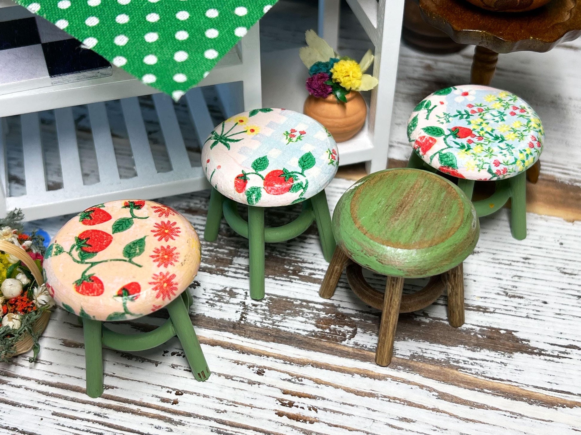 Miniature Round Stepping Stool – 1:12 Scale - Handcrafted Dollhouse Furniture __etsy:6735523573