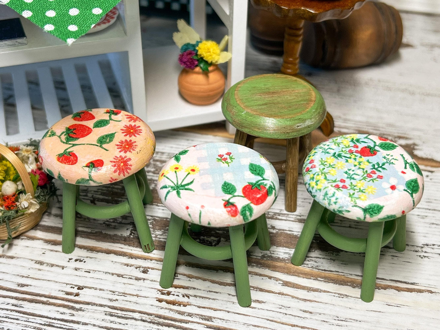 Miniature Round Stepping Stool – 1:12 Scale - Handcrafted Dollhouse Furniture __etsy:6735523781