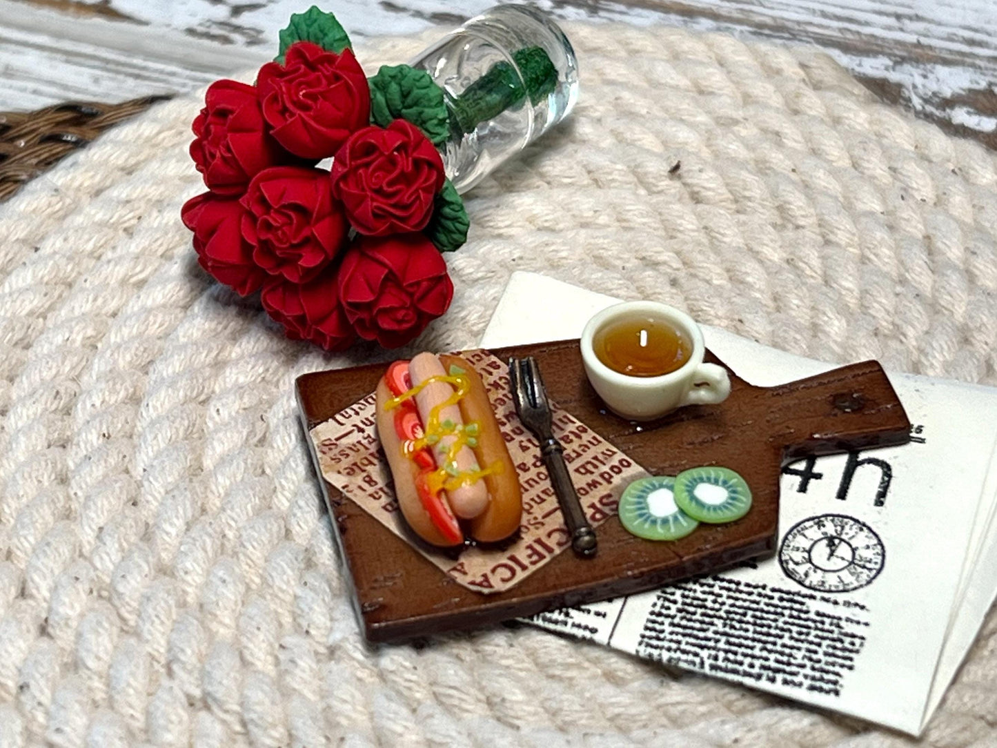 Miniature Hot Dog Meal with Tea & Kiwi 1:12 Scale –  Dollhouse Kitchen Decor __etsy:7184808644