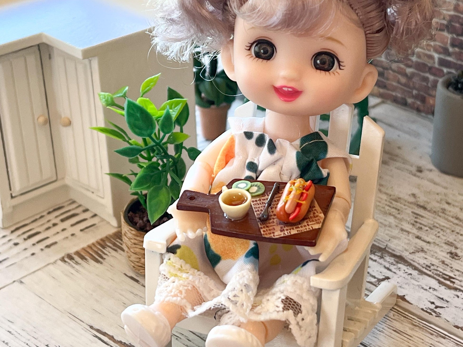 Miniature Hot Dog Meal with Tea & Kiwi 1:12 Scale –  Dollhouse Kitchen Decor __etsy:7232789907