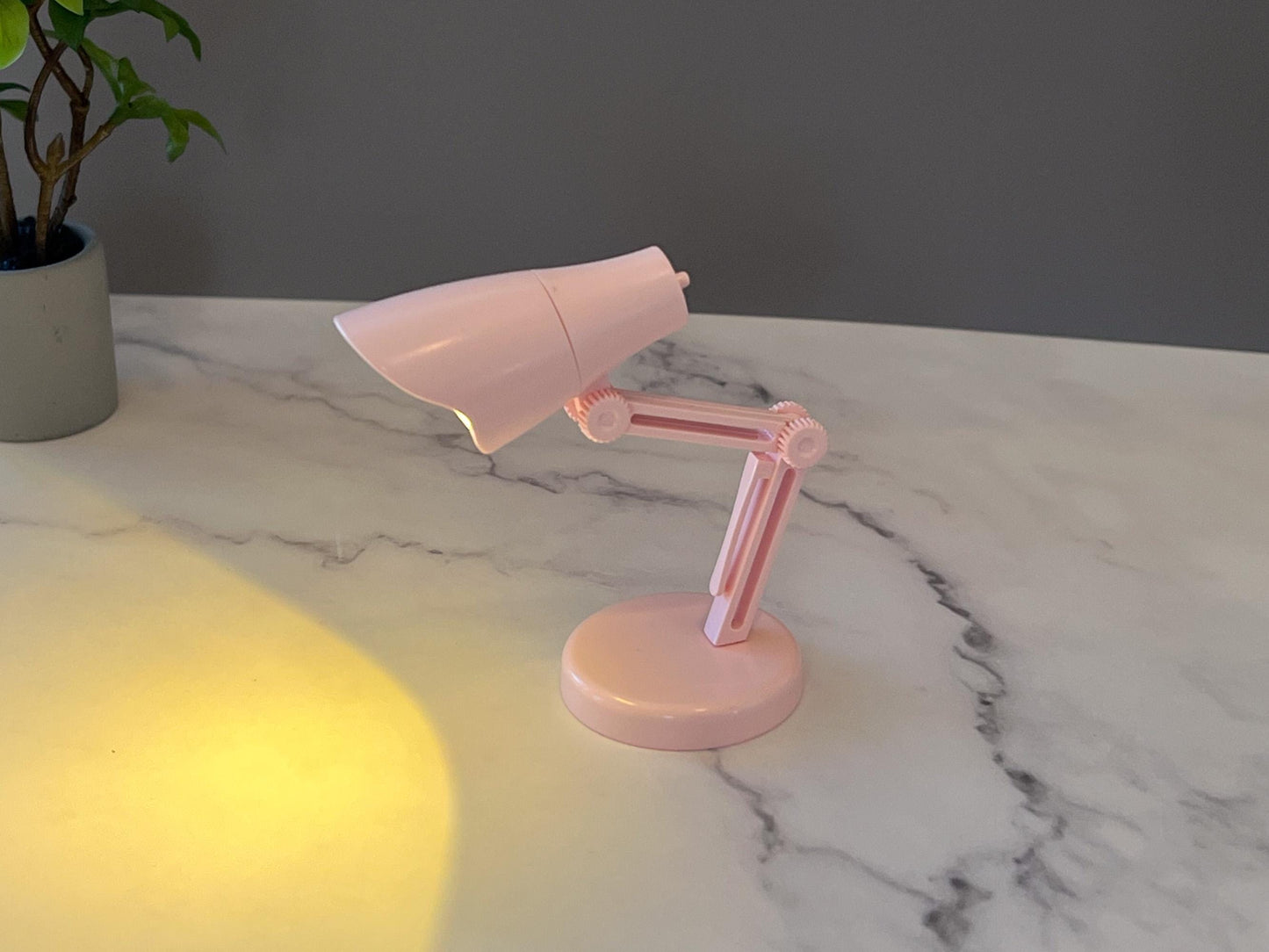 Dollhouse LED Metal Table Lamp, 1:6 Miniature Portable Folding Desk Lamp-White-Pink-Yellow __etsy:7940505556
