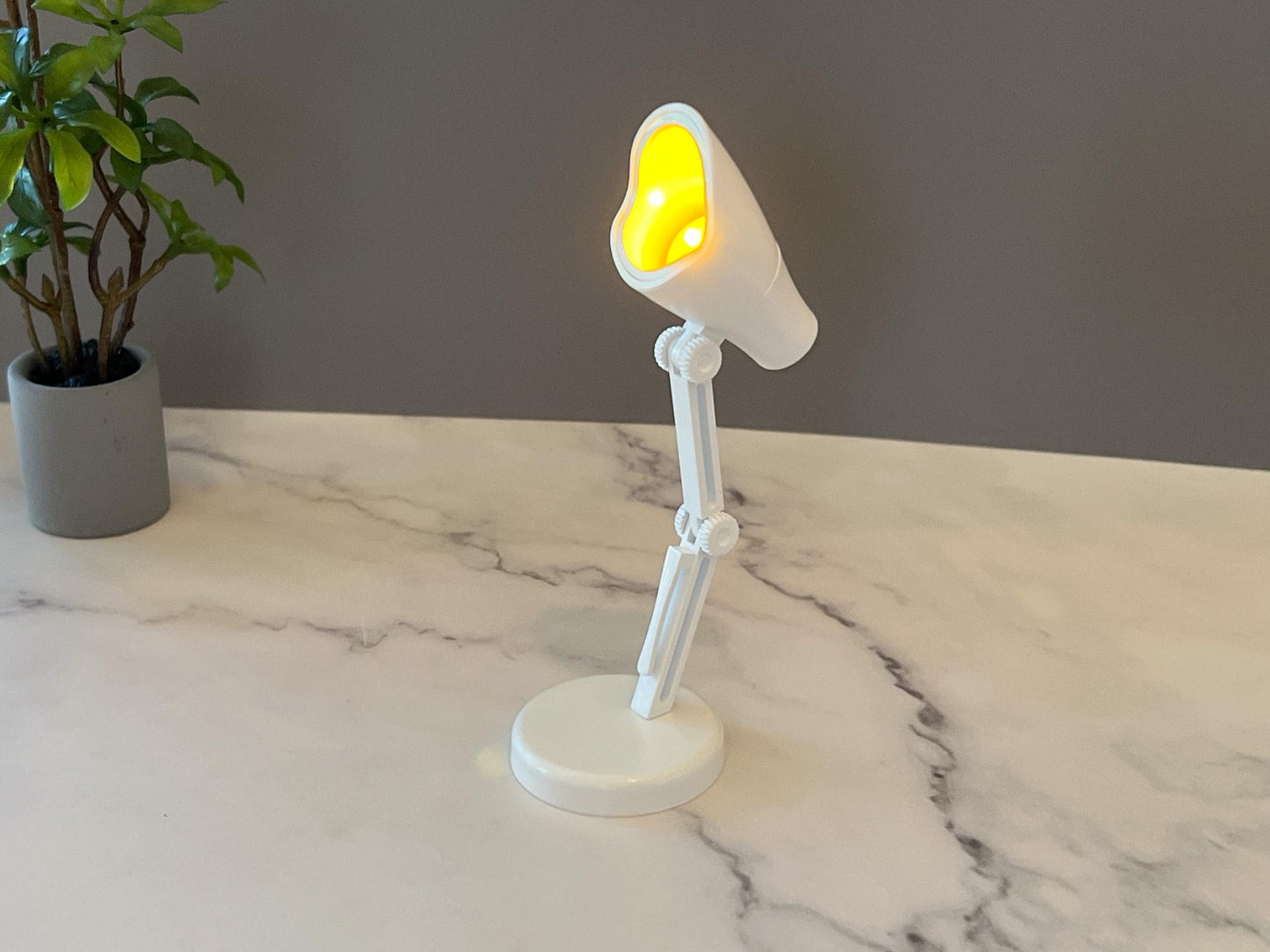 Dollhouse LED Metal Table Lamp, 1:6 Miniature Portable Folding Desk Lamp-White-Pink-Yellow __etsy:7940505568