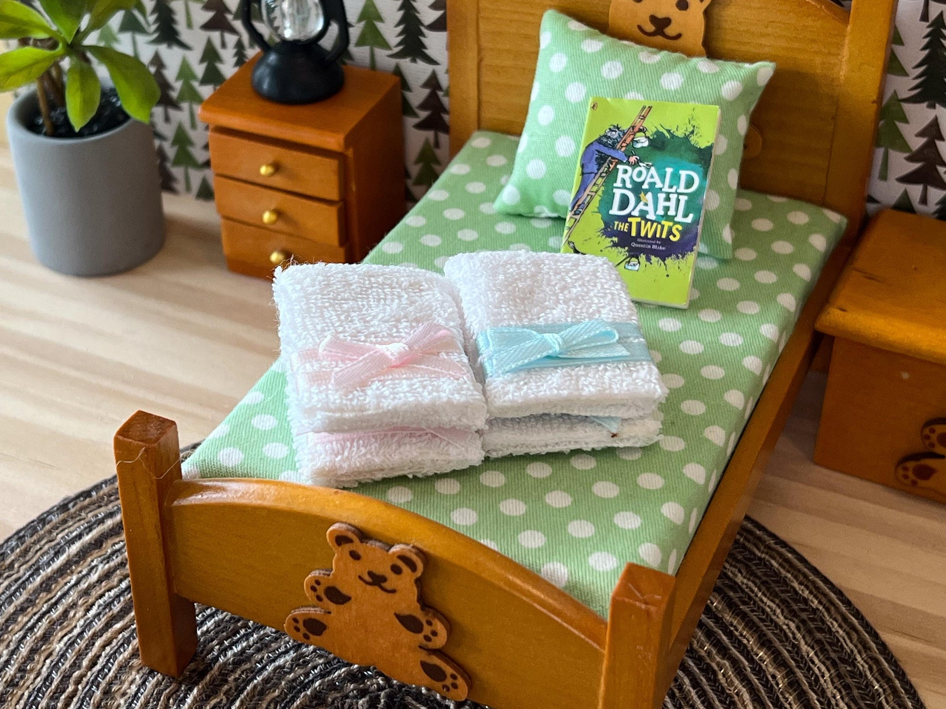 Miniature Towels 1:12 Scale - 2PC Pink or Blue Mini Towel for Dollhouse Bathroom __etsy:8047385842
