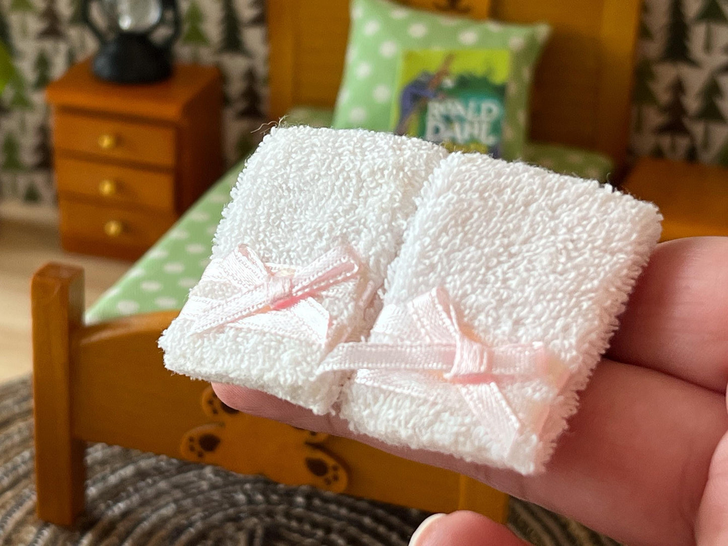 Miniature Towels 1:12 Scale - 2PC Pink or Blue Mini Towel for Dollhouse Bathroom __etsy:8095294227