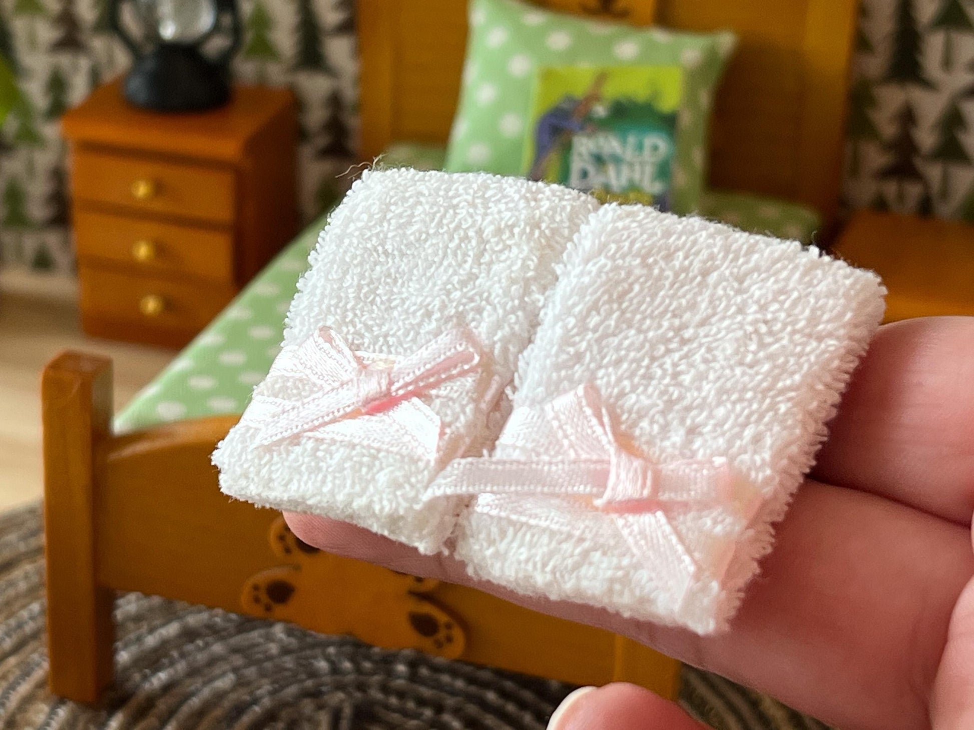 Miniature Towels 1:12 Scale - 2PC Pink or Blue Mini Towel for Dollhouse Bathroom __etsy:8095294227