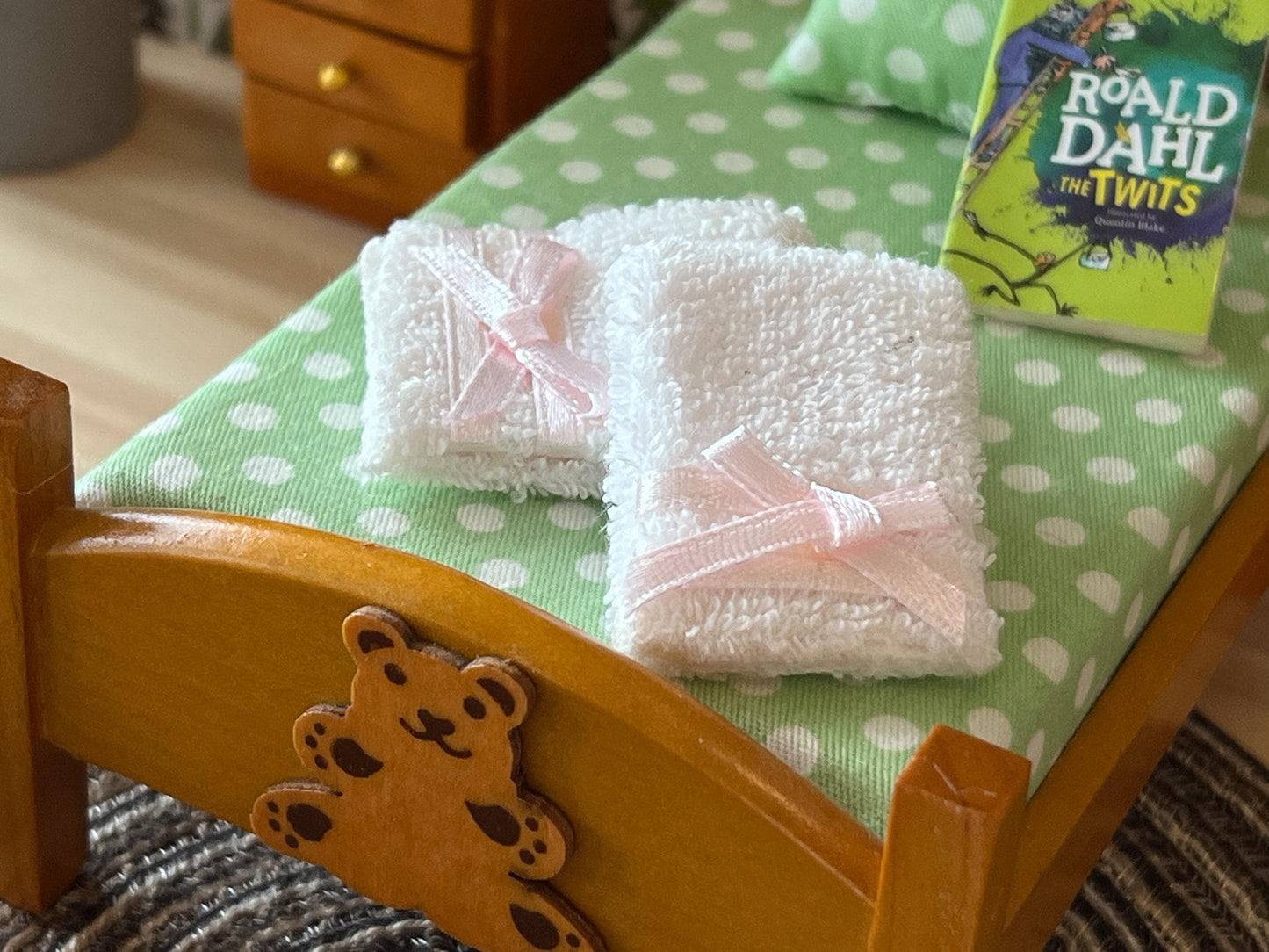 Miniature Towels 1:12 Scale - 2PC Pink or Blue Mini Towel for Dollhouse Bathroom __etsy:8095294269