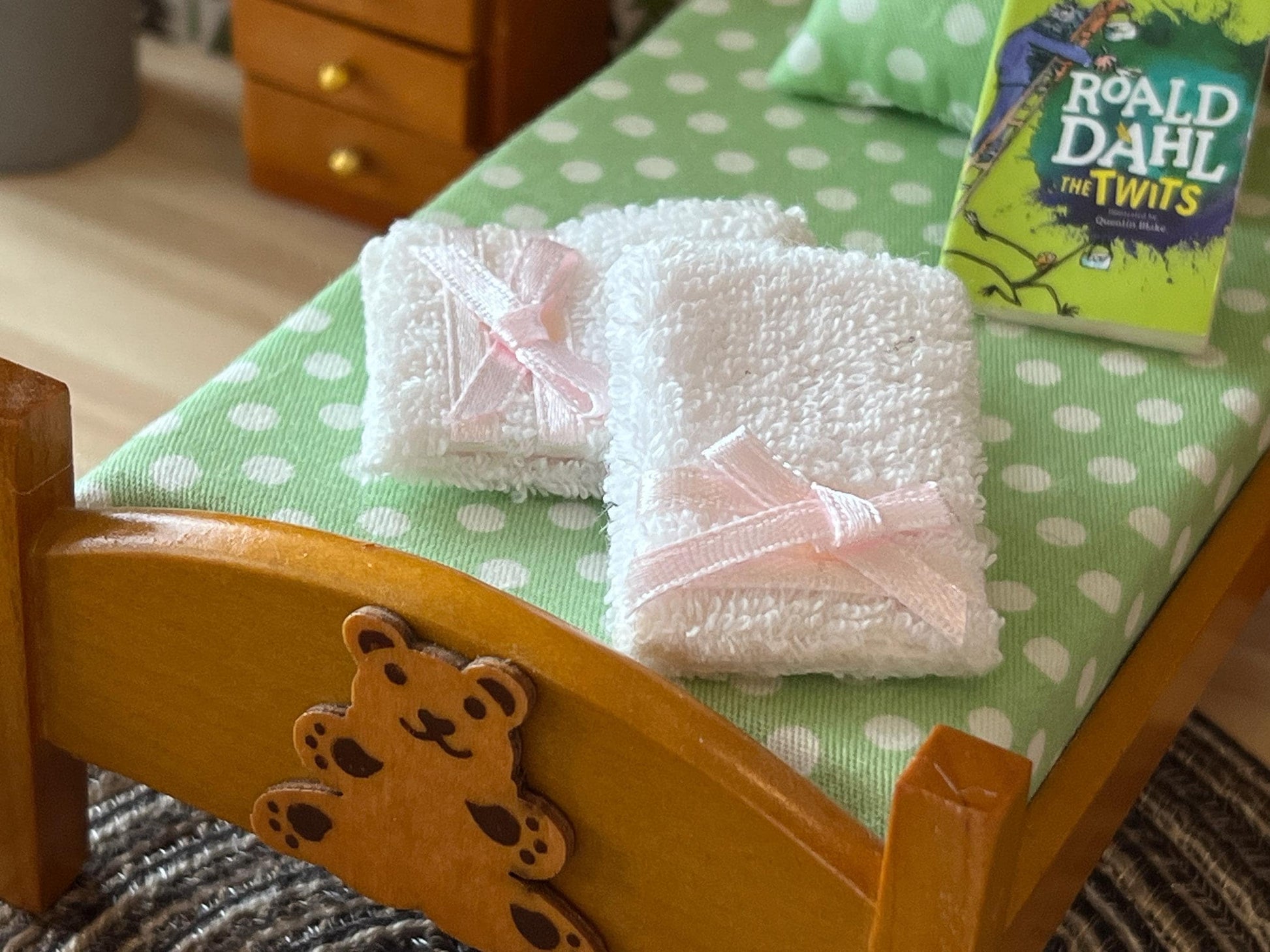 Miniature Towels 1:12 Scale - 2PC Pink or Blue Mini Towel for Dollhouse Bathroom __etsy:8095294269