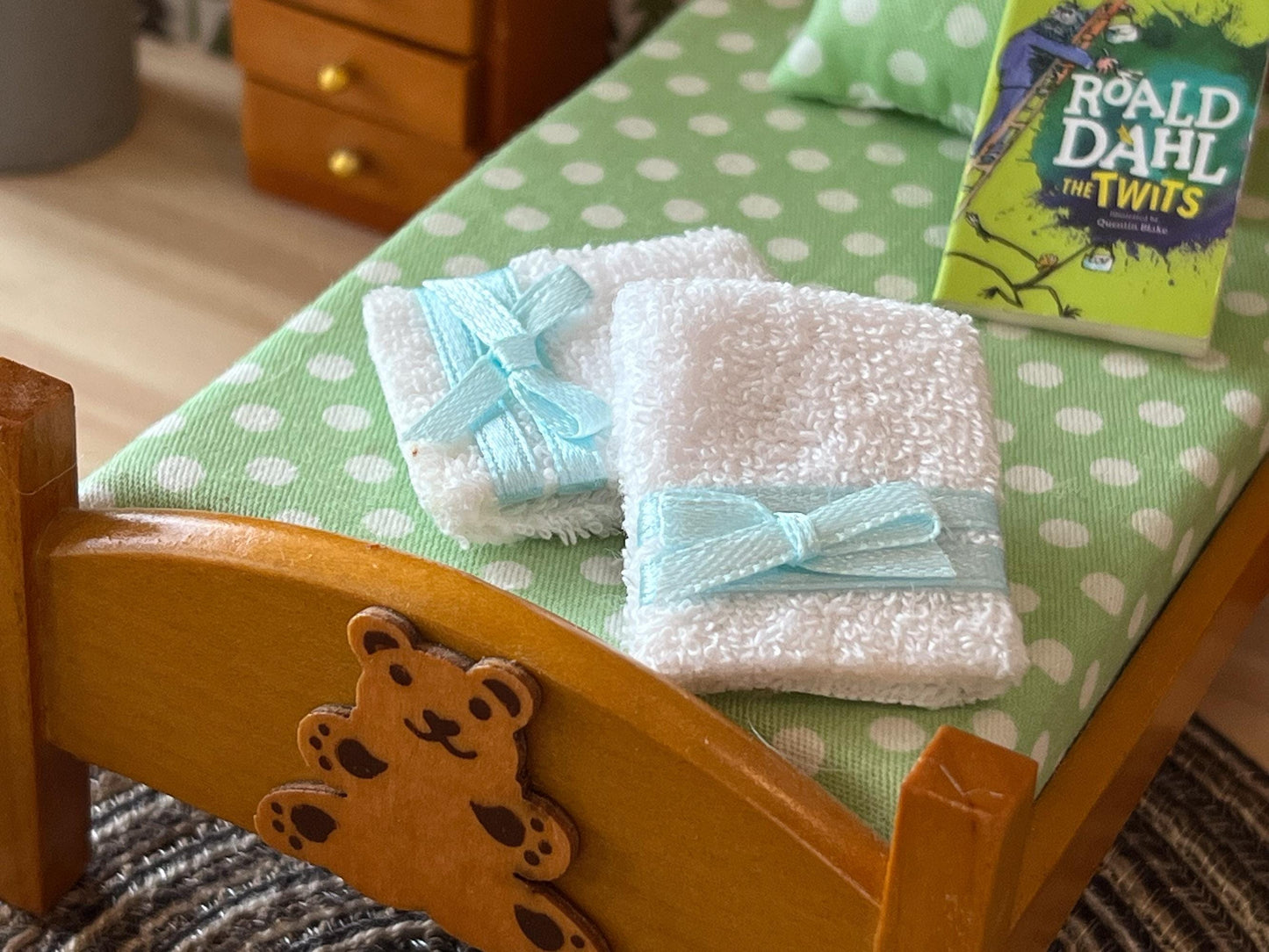 Miniature Towels 1:12 Scale - 2PC Pink or Blue Mini Towel for Dollhouse Bathroom __etsy:8095294401